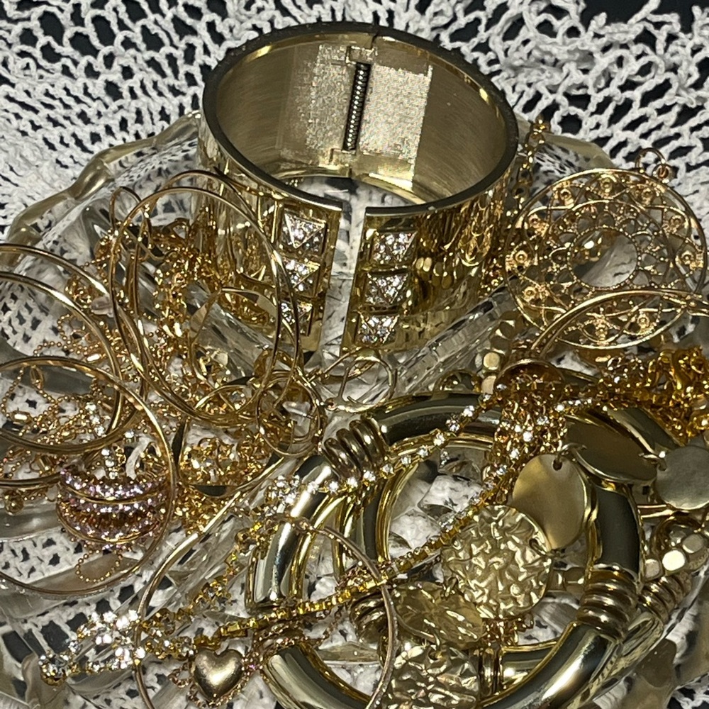 Gorgeous Gold-Tone Jewelry lot